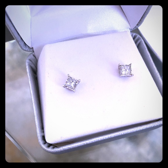 10 k WG 1/2cttw stud earnings - Picture 2 of 5